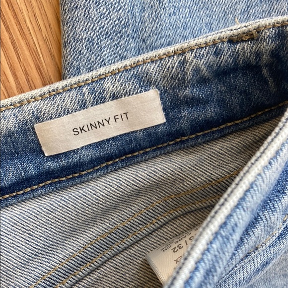 JUDY BLUE light wash skinny jeans - Picture 4 of 6